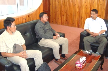 omeer-with-indo-shrkh.JPG